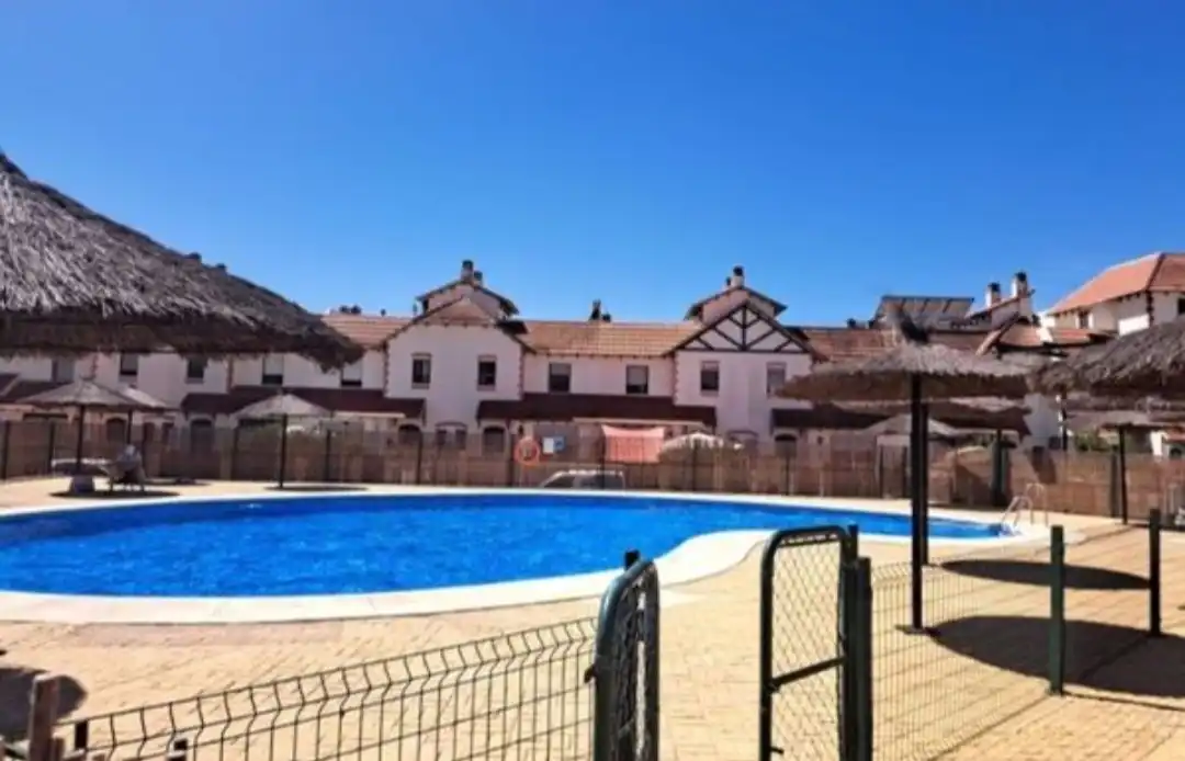 Piscina de Casa o xalet en venda en Dos Hermanas amb Aire condicionat, Terrassa i Forn