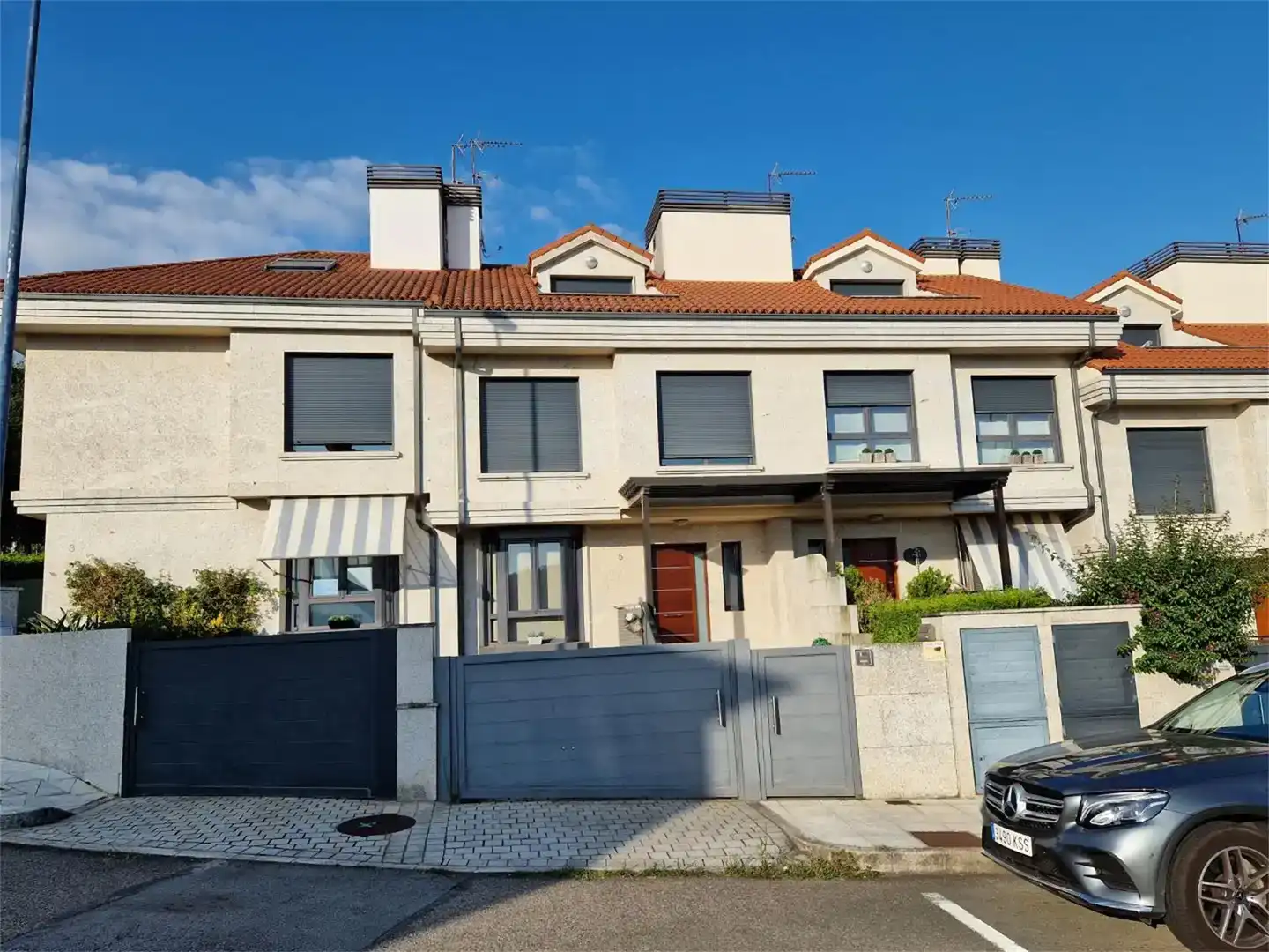 Vista exterior de Pis en venda en Vigo  amb Jardí privat, Parquet i Balcó