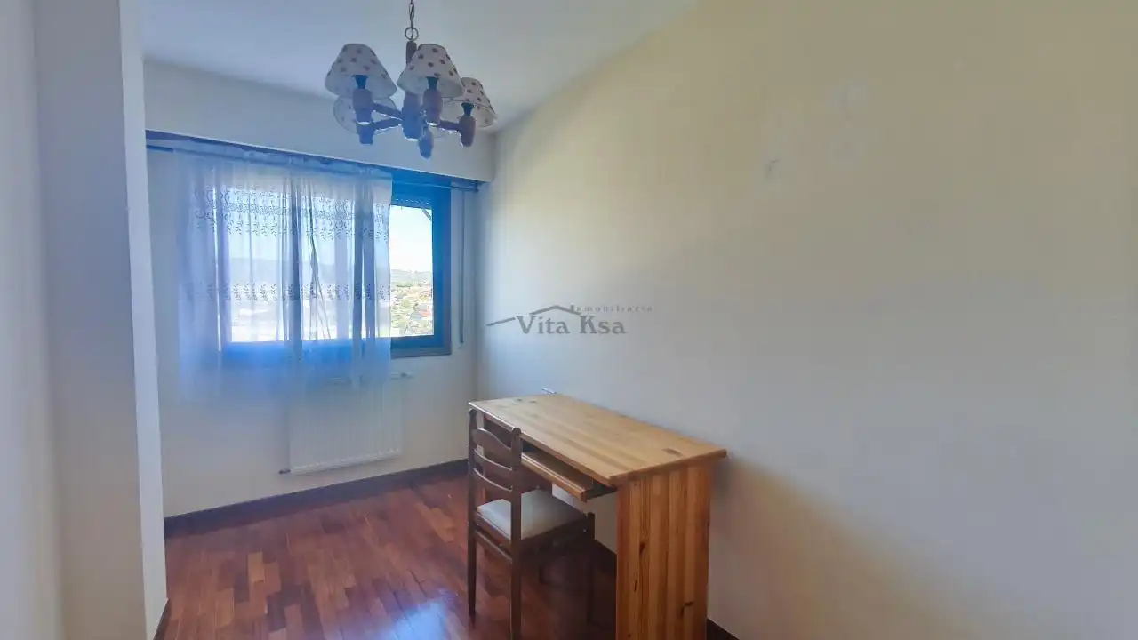 Habitación de Dúplex de alquiler en Barbadás con Calefacción, Parquet y Amueblado