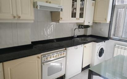 Kitchen of Flat for sale in Santiago de Compostela 