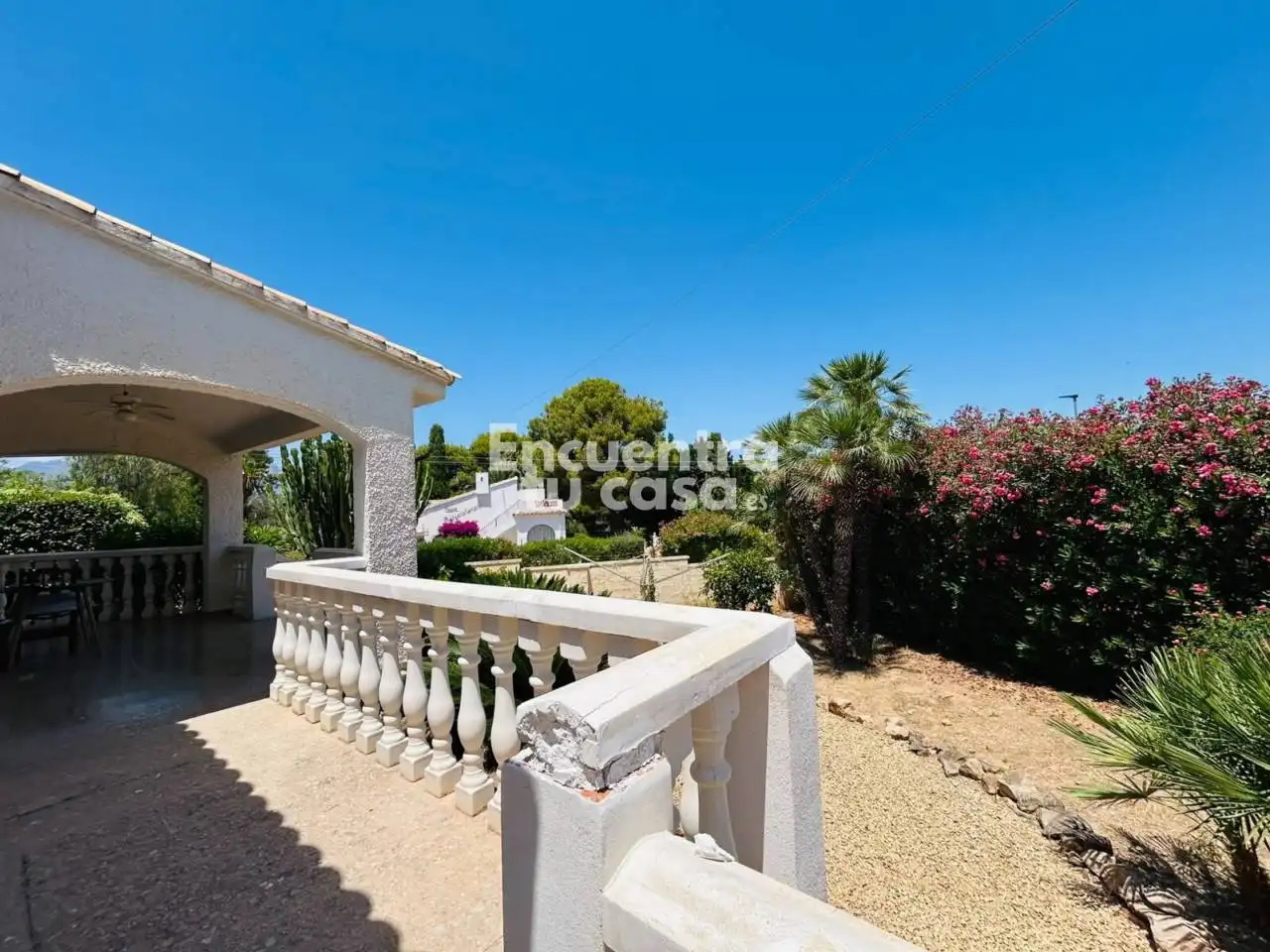 Vista exterior de Casa o xalet en venda en L'Alfàs del Pi amb Aire condicionat, Calefacció i Jardí privat