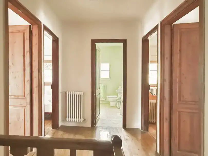 Country house zur Miete in Alp mit Privatgarten, Parkett und Möbliert