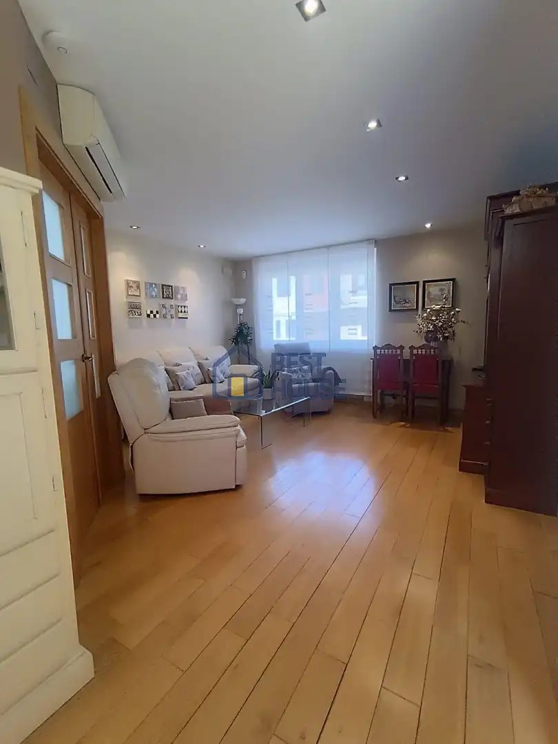 Living room of Houses for sale in León Capital   with Air Conditioner, Heating and Storage room