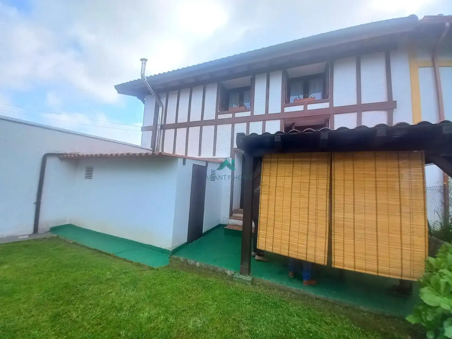 Vista exterior de Casa adosada en venta en Voto con Calefacción, Jardín privado y Terraza