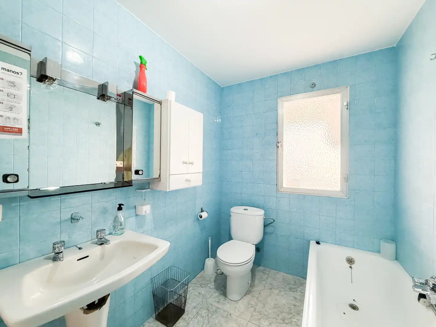 Baño de Piso en venta en Baza con Aire acondicionado, Terraza y Balcón
