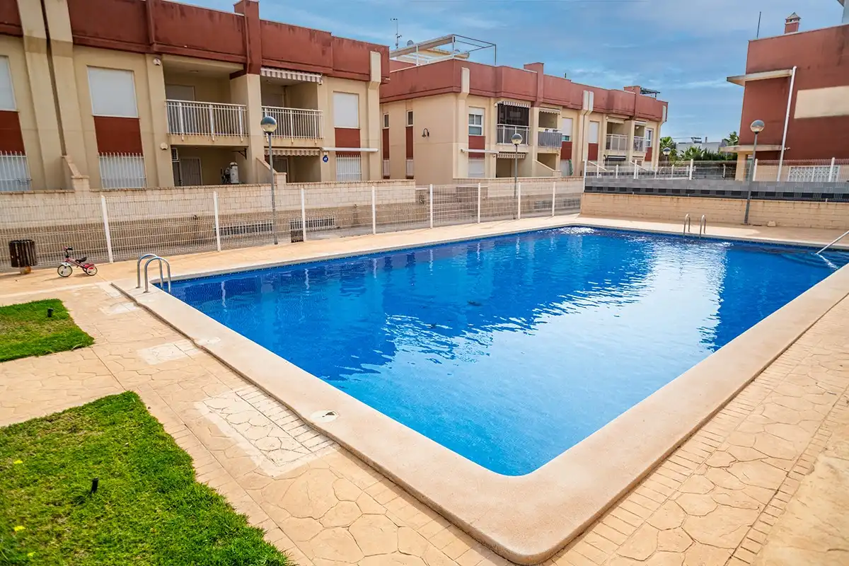 Piscina de Apartament en venda en Orihuela amb Terrassa, Piscina i Piscina comunitària