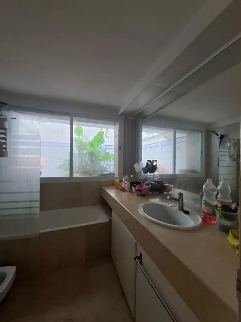 Bany de Dúplex en venda en Marbella amb Aire condicionat, Calefacció i Jardí privat