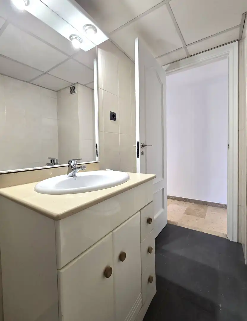 Badezimmer von Wohnung zum Verkauf in Reus mit Klimaanlage, Heizung und Terrasse