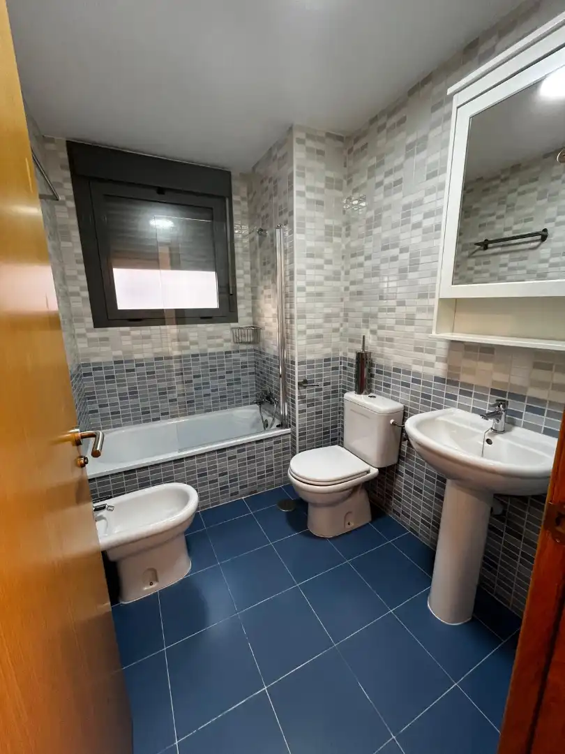 Badezimmer von Dachboden zum Verkauf in Arganda del Rey mit Klimaanlage, Heizung und Parkett