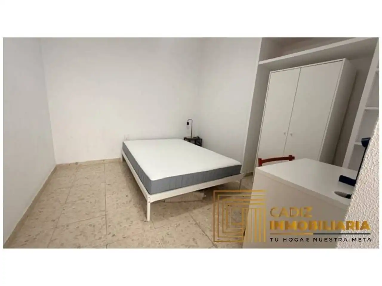Dormitori de Pis de lloguer en Cádiz amb Moblat i Balcó