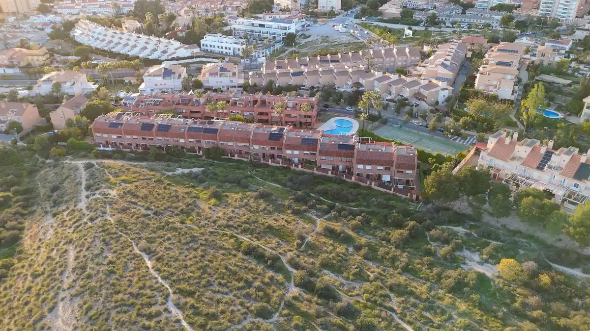 Casa aparellada amb terrassa en venda a Carrer de la Boga, imagen 42