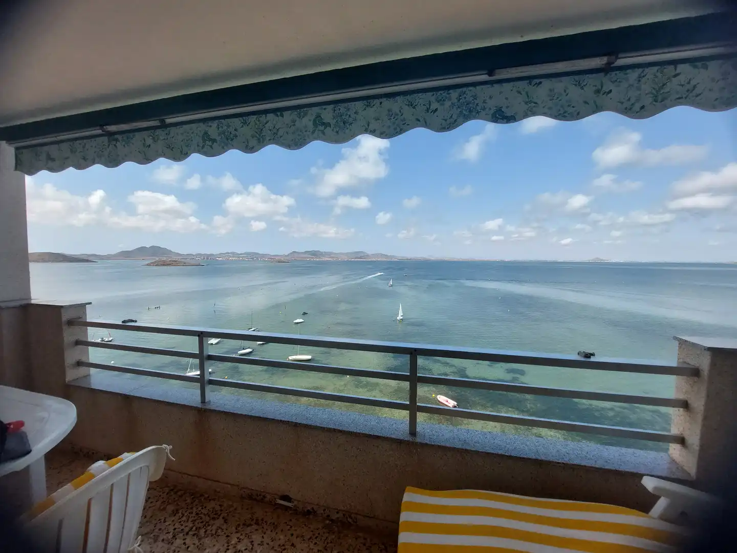 Terraza de Apartamento de alquiler en La Manga del Mar Menor con Terraza, Amueblado y Horno