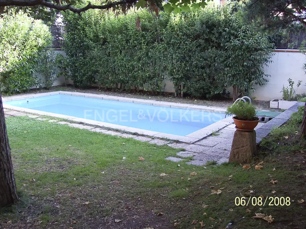 Swimming pool of Houses for rent in Madrid  with Air Conditioner, Heating and Private garden