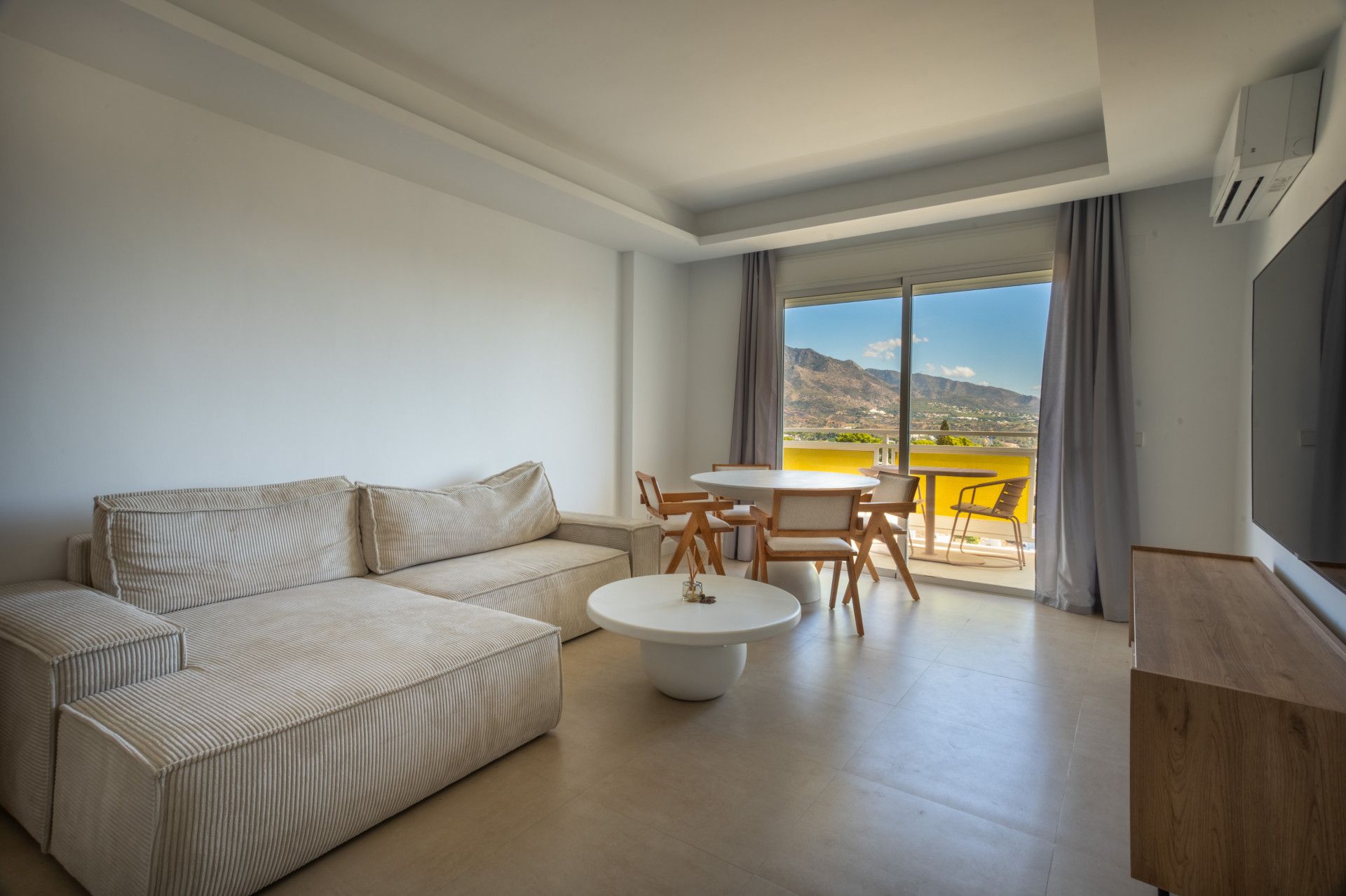 Living room of Apartment to rent in Marbella  with Air Conditioner, Heating and Terrace