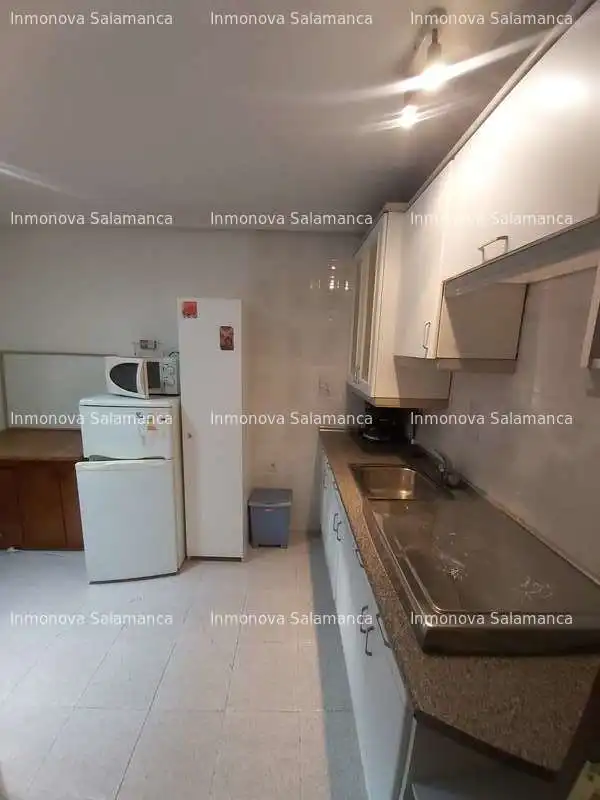 Cocina de Apartamento de alquiler en Salamanca con Calefacción y Amueblado