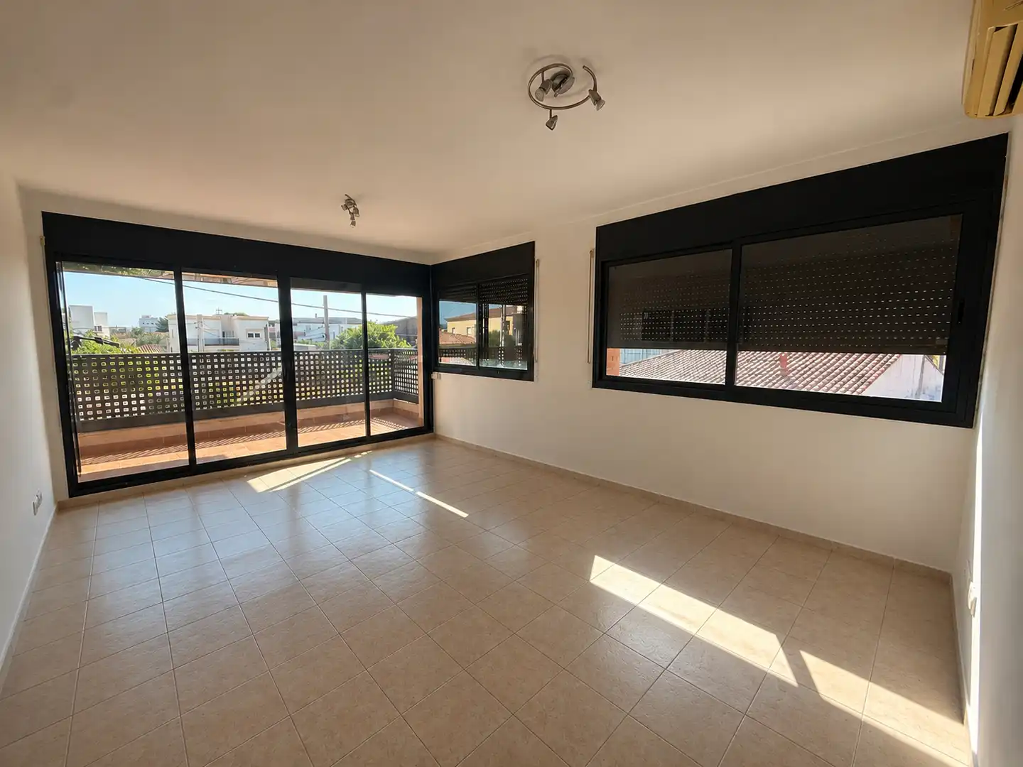 Living room of Flat for sale in Mont-roig del Camp  with Air Conditioner, Heating and Terrace