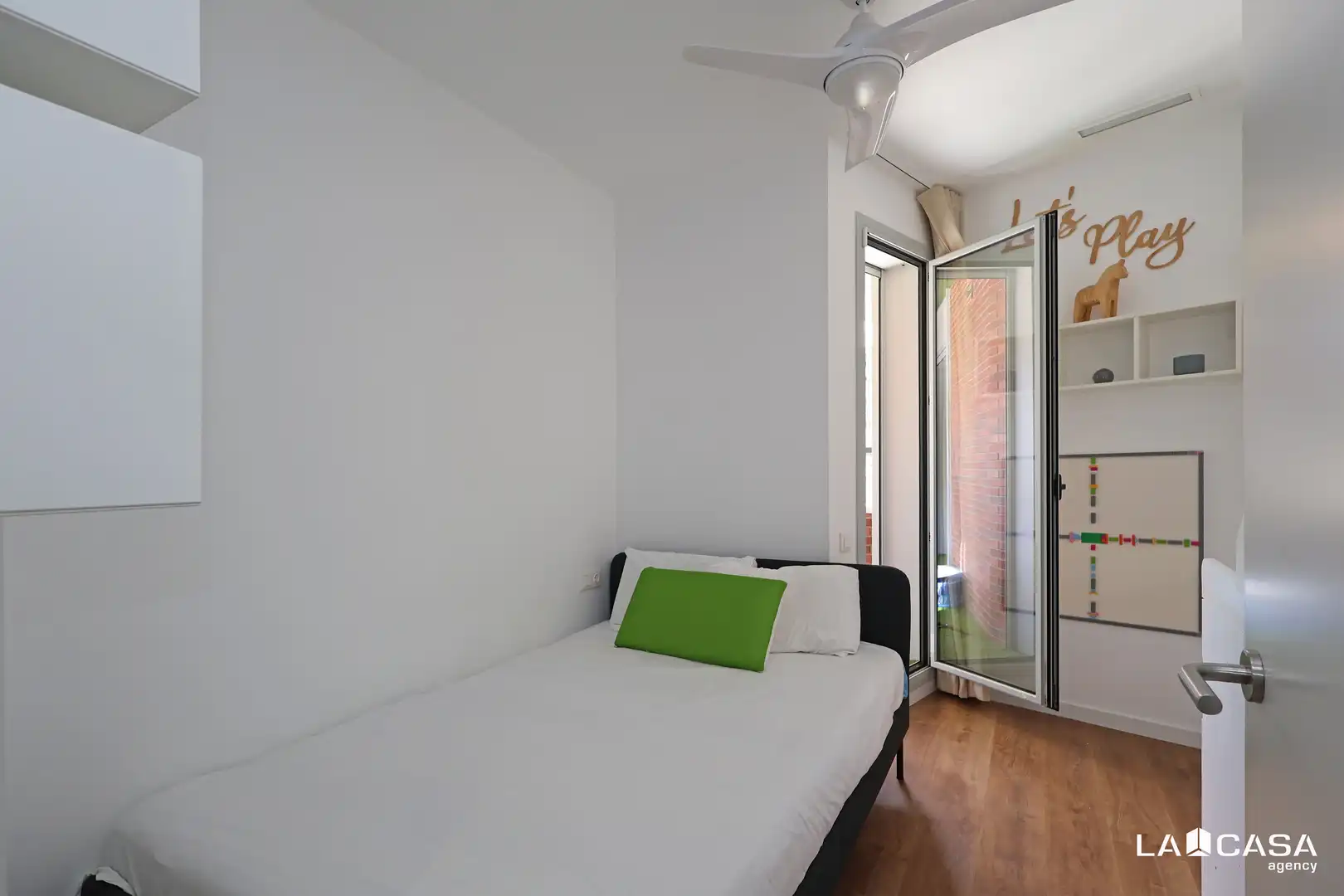Habitación de Piso en venta en Molins de Rei con Piscina y Balcón