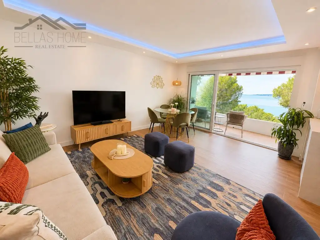 Sala d'estar de Pis de lloguer en Estepona amb Aire condicionat, Terrassa i Moblat