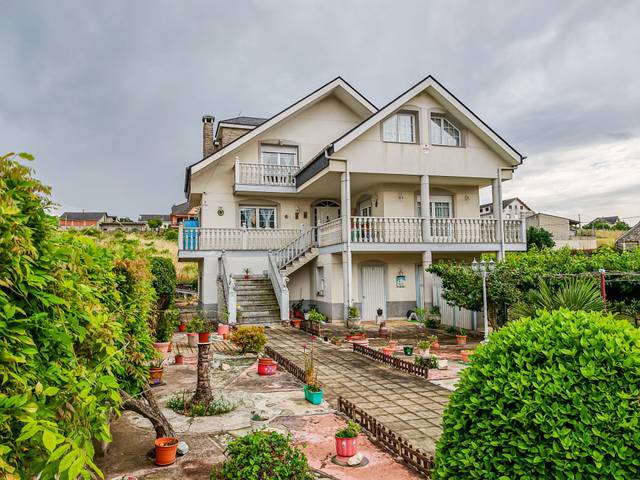 Casa-chalet en Venta en Cacabelos