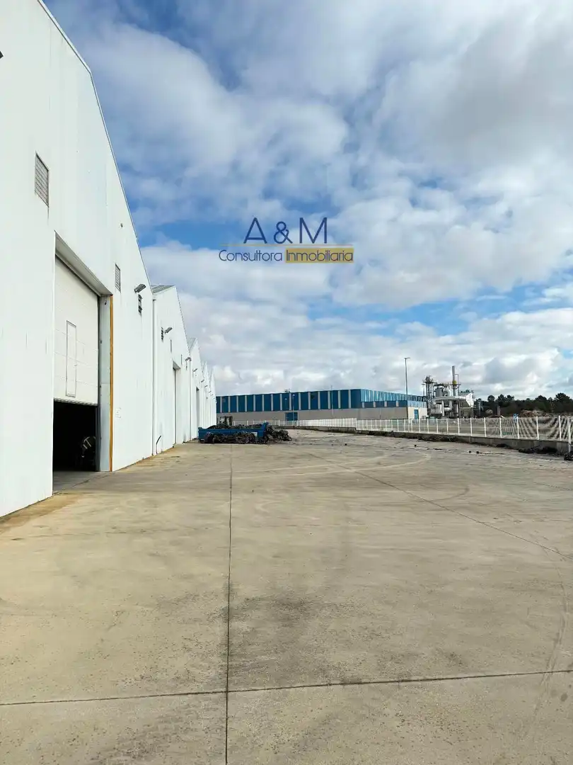 Vista exterior de Nave industrial de alquiler en Villabrázaro