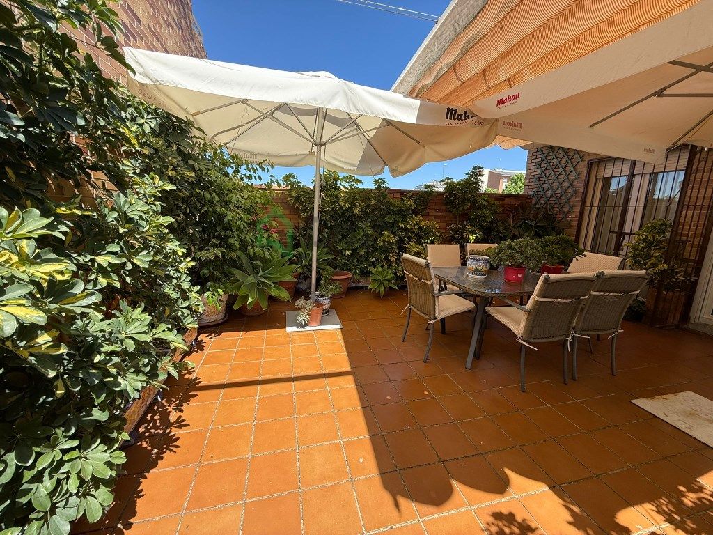 Terrassa de Casa adosada en venda en Badajoz Capital amb Aire condicionat, Calefacció i Piscina comunitària