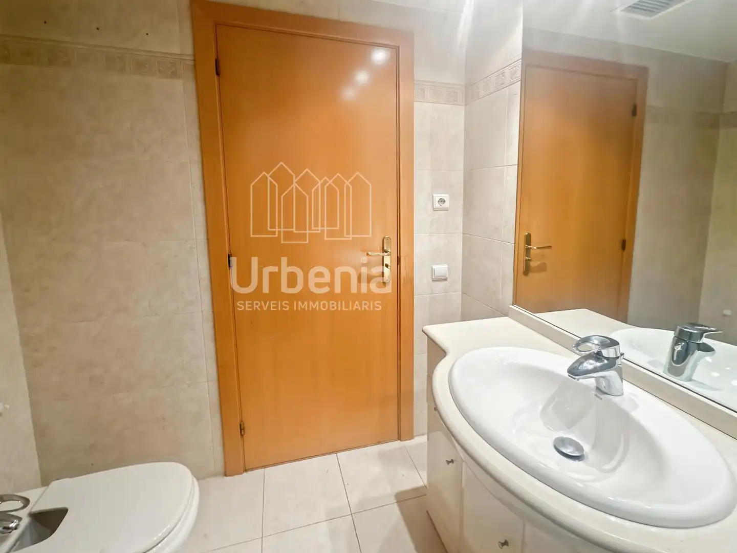 Baño de Piso en venta en Mataró con Calefacción, Terraza y Trastero