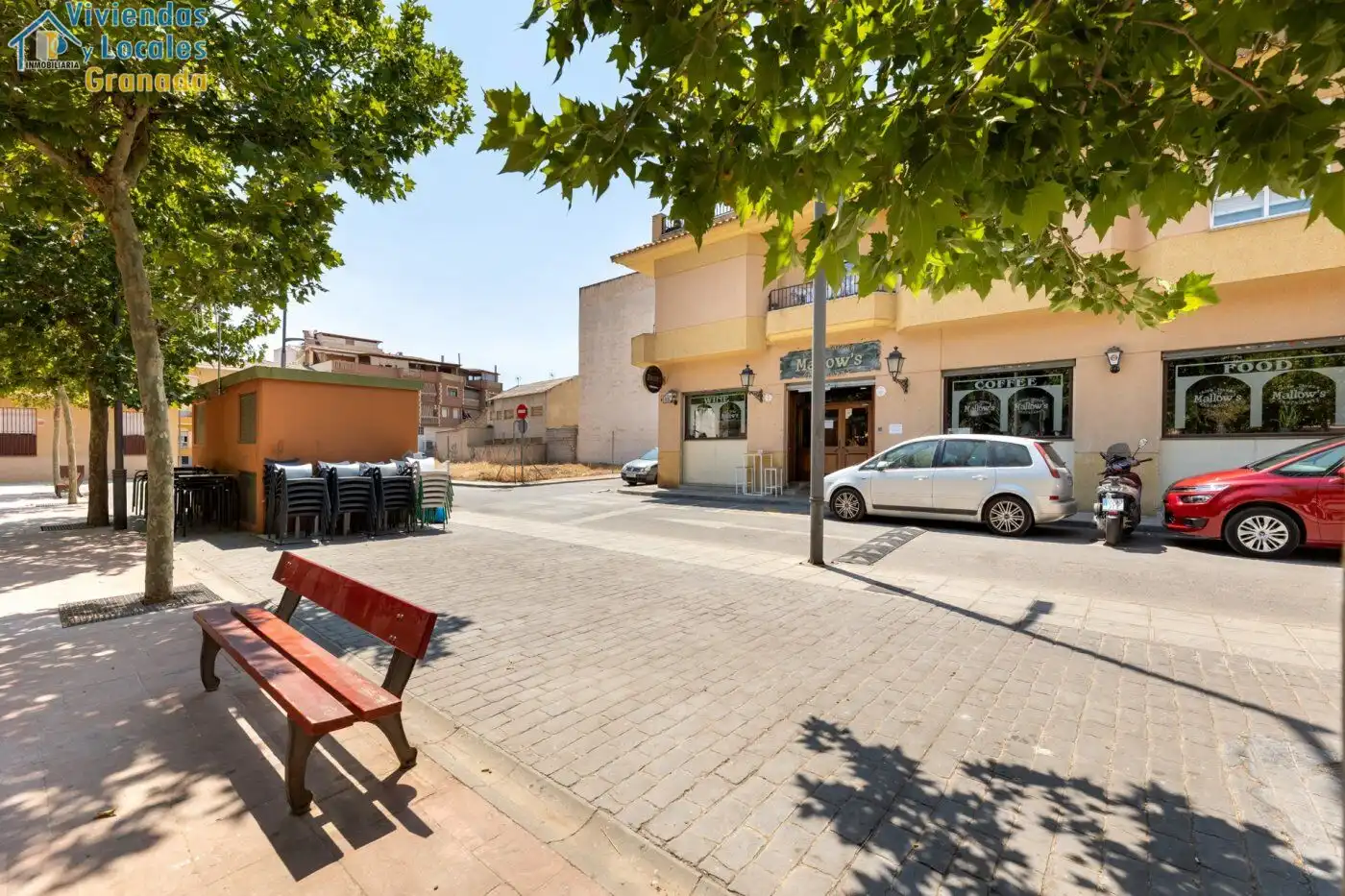 Vista exterior de Local en venda en Churriana de la Vega amb Aire condicionat i Moblat