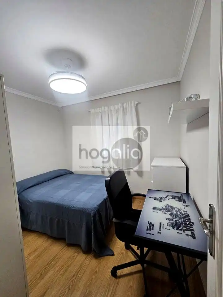 Bedroom of Flat for rent in Sevilla  with Air Conditioner, Terrace and Furnished