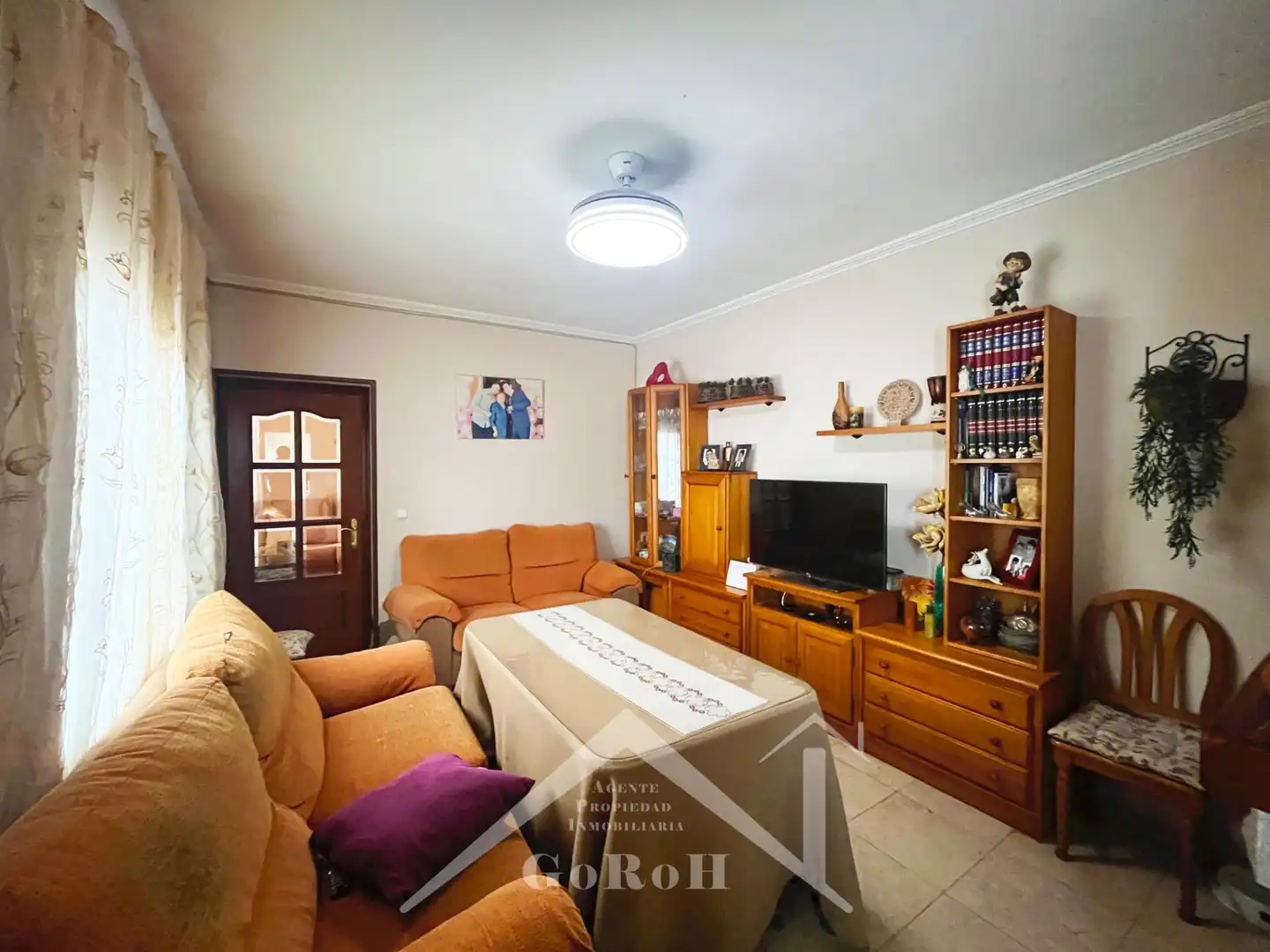 Sala d'estar de Casa o xalet en venda en Almadén de la Plata amb Jardí privat, Terrassa i Traster