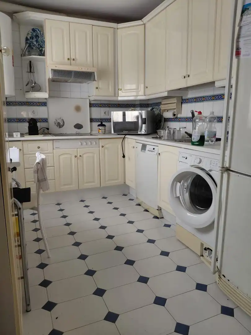 Kitchen of Flat for sale in Sevilla  with Air Conditioner, Heating and Storage room