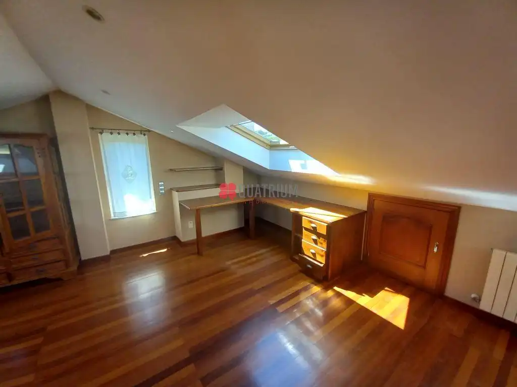 Habitación de Casa o chalet de alquiler en Santiago de Compostela  con Calefacción, Jardín privado y Trastero