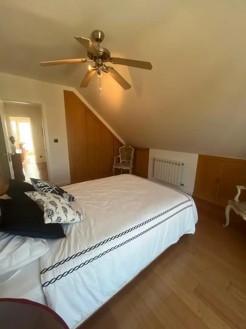 Dormitori de Casa o xalet en venda en Oleiros amb Calefacció, Jardí privat i Terrassa