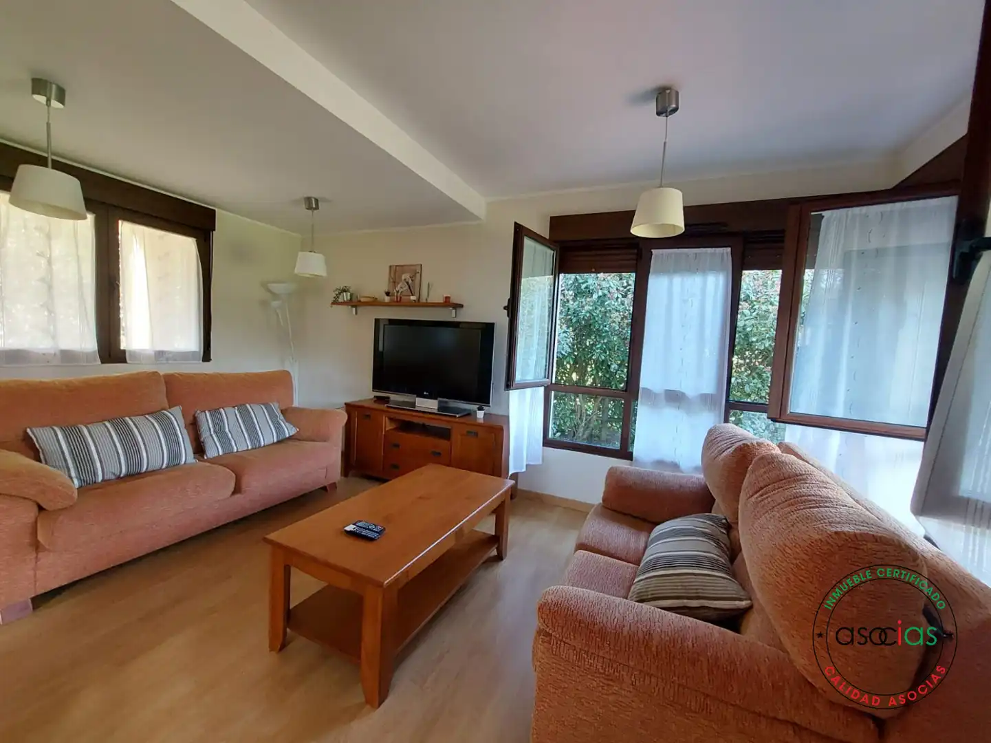 Sala d'estar de Casa o xalet en venda en Parres amb Calefacció, Jardí privat i Terrassa