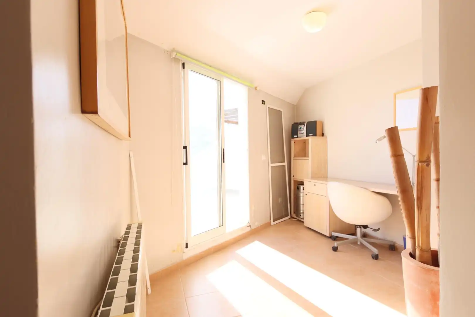 Habitación de Ático en venta en La Pobla de Vallbona con Calefacción, Terraza y Trastero
