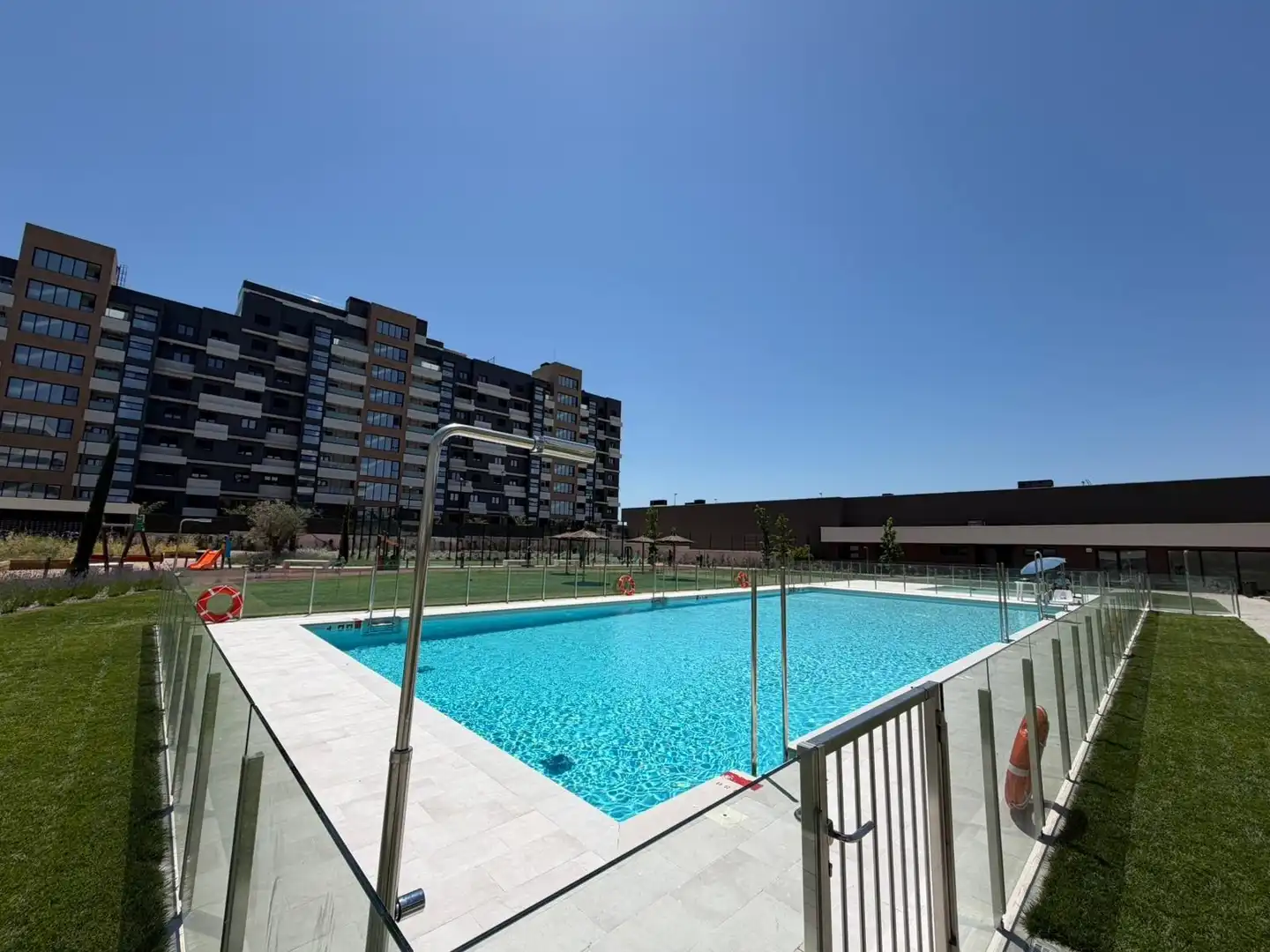 Schwimmbecken von Wohnung zur Miete in Tres Cantos mit Heizung, Terrasse und Balkon