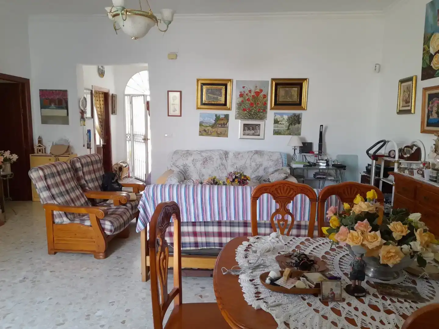 Sala d'estar de Casa adosada en venda en Hinojos