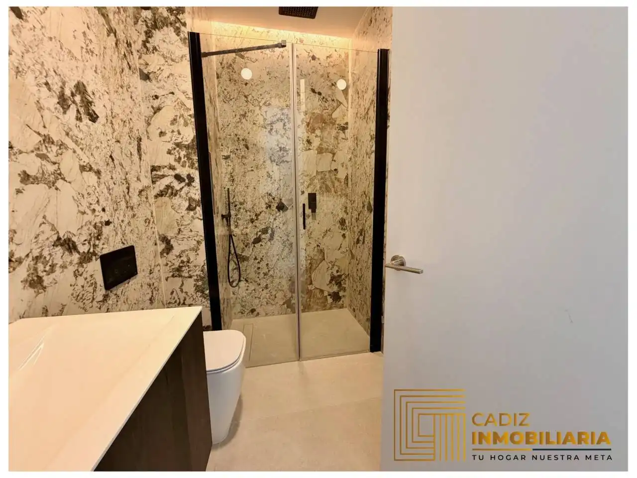 Baño de Piso en venta en Cádiz con Aire acondicionado y Amueblado