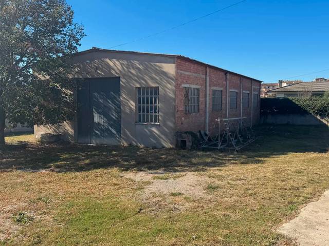 Nave industrial en Venta en Tortellà