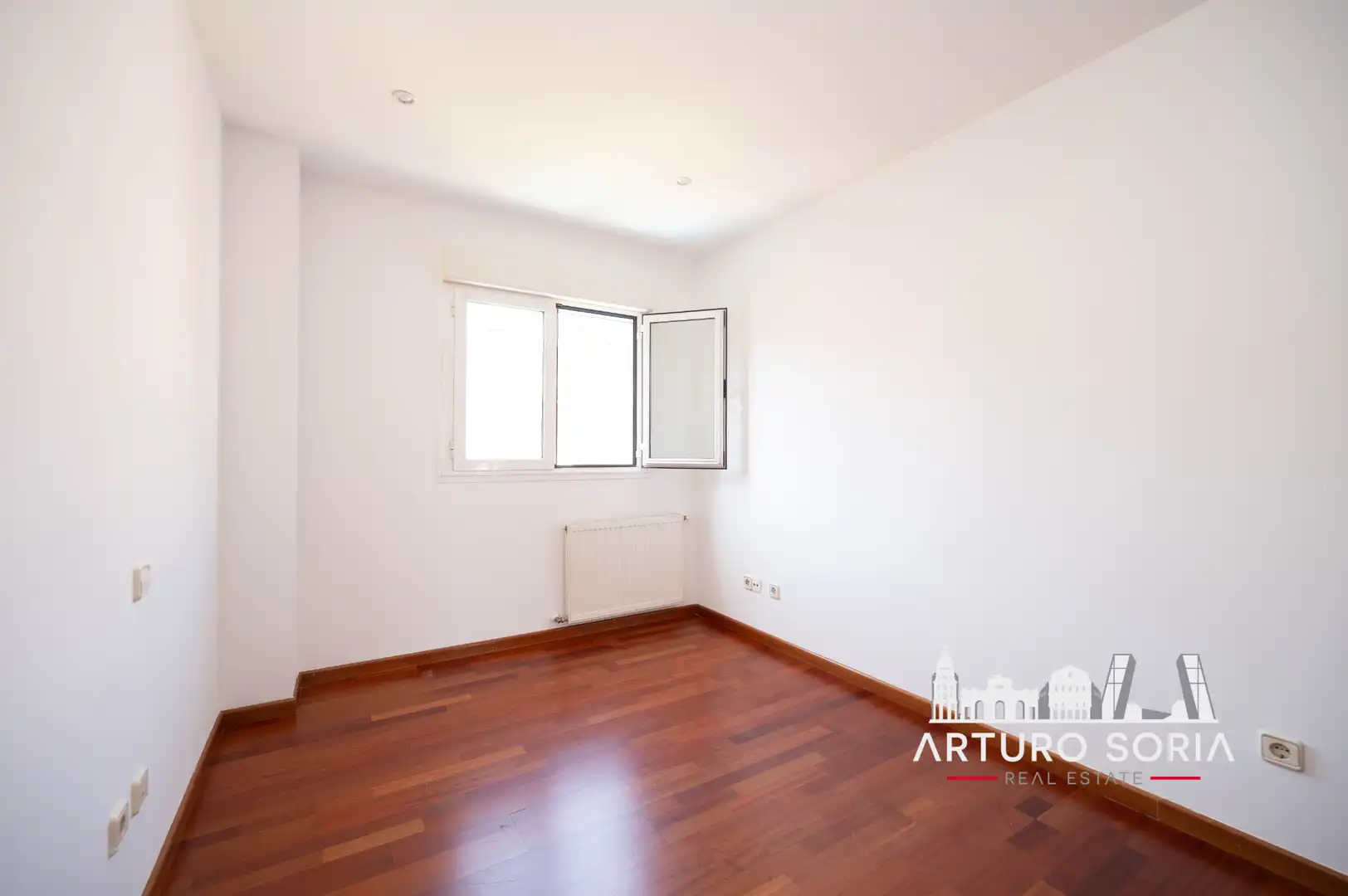 Bedroom of Flat for rent in Madrid  with Storage room and Community pool
