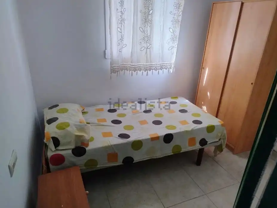 Schlafzimmer von Erdgeschoss zur Miete in Valencia mit Klimaanlage, Terrasse und Möbliert