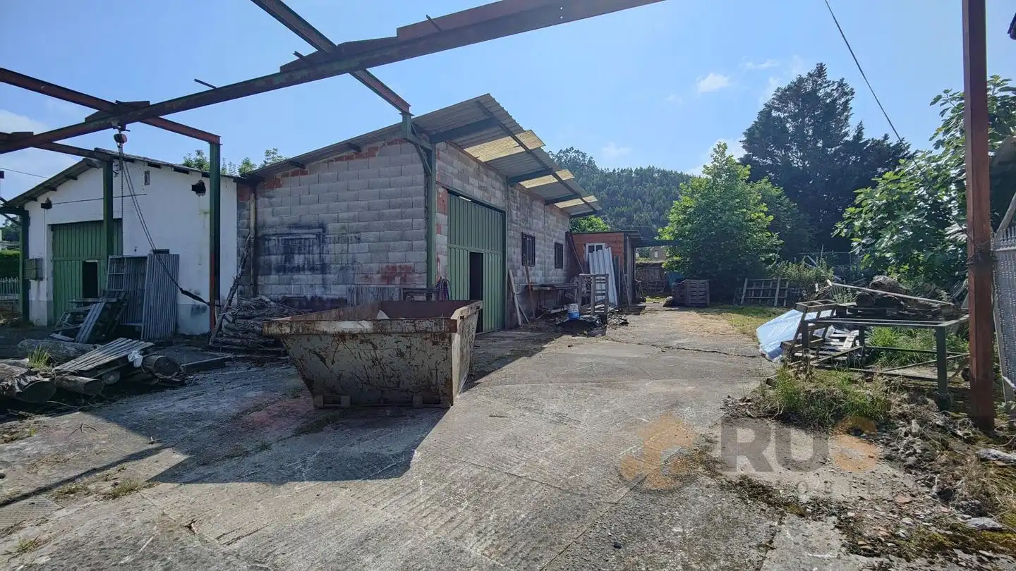 Vista exterior de Nave industrial en venta en Piélagos