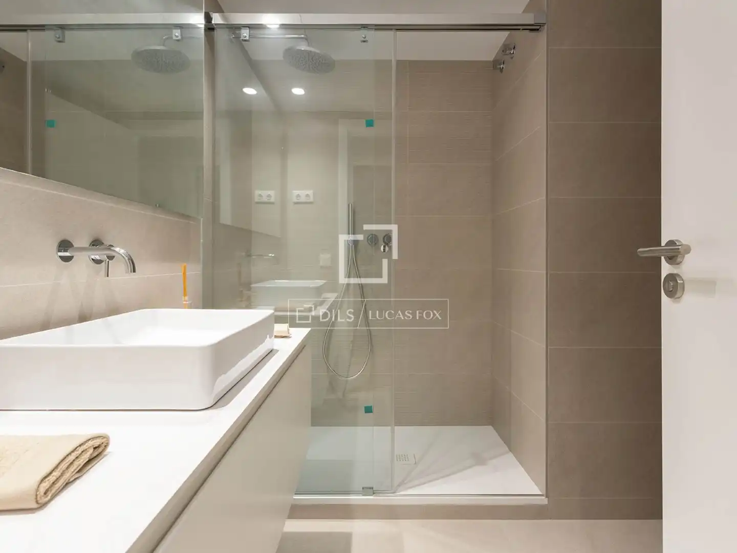 Bathroom of Flat for sale in Barcelona  with Air Conditioner, Heating and Terrace