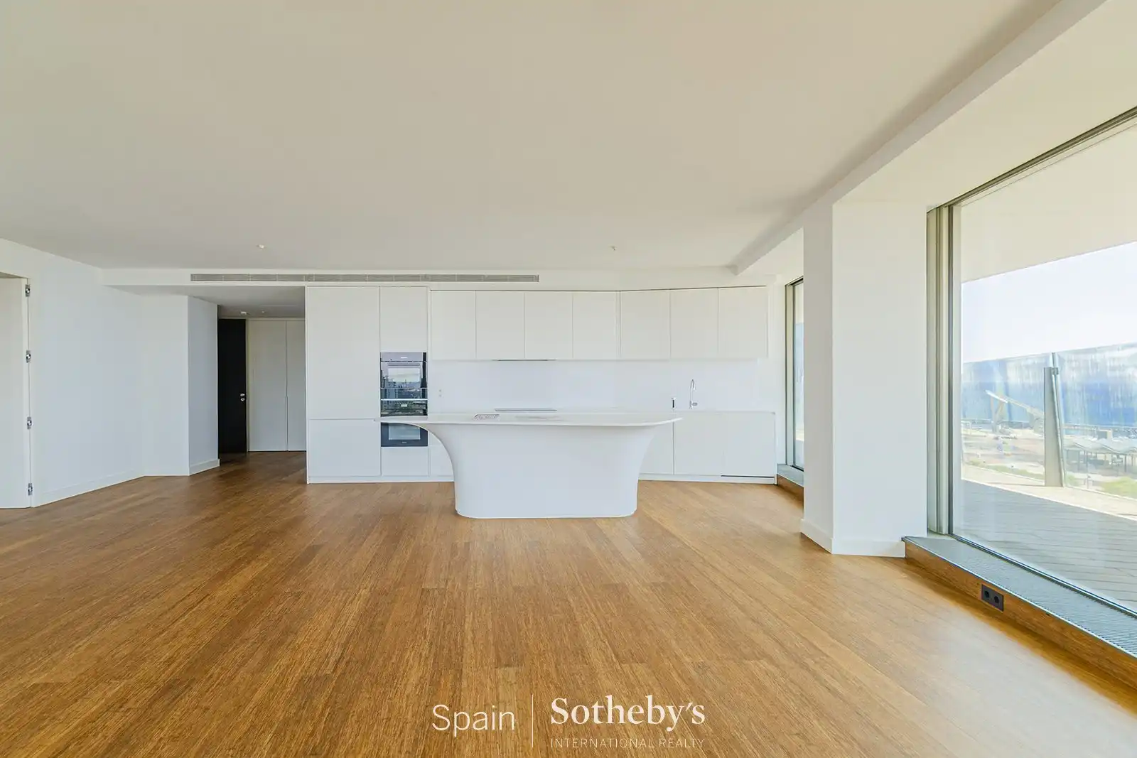 Cuina de Apartament en venda en Barcelona amb Calefacció, Terrassa i Traster