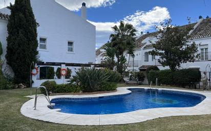Jardí de Casa adosada en venda en Marbella amb Aire condicionat, Calefacció i Jardí privat