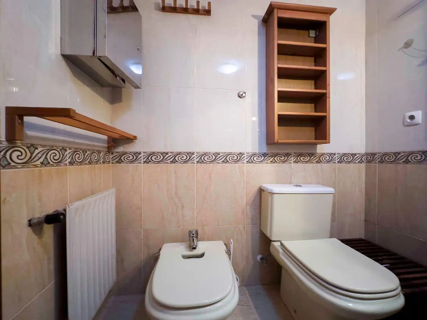 Bathroom of Flat for rent in Oviedo   with Heating, Private garden and Terrace