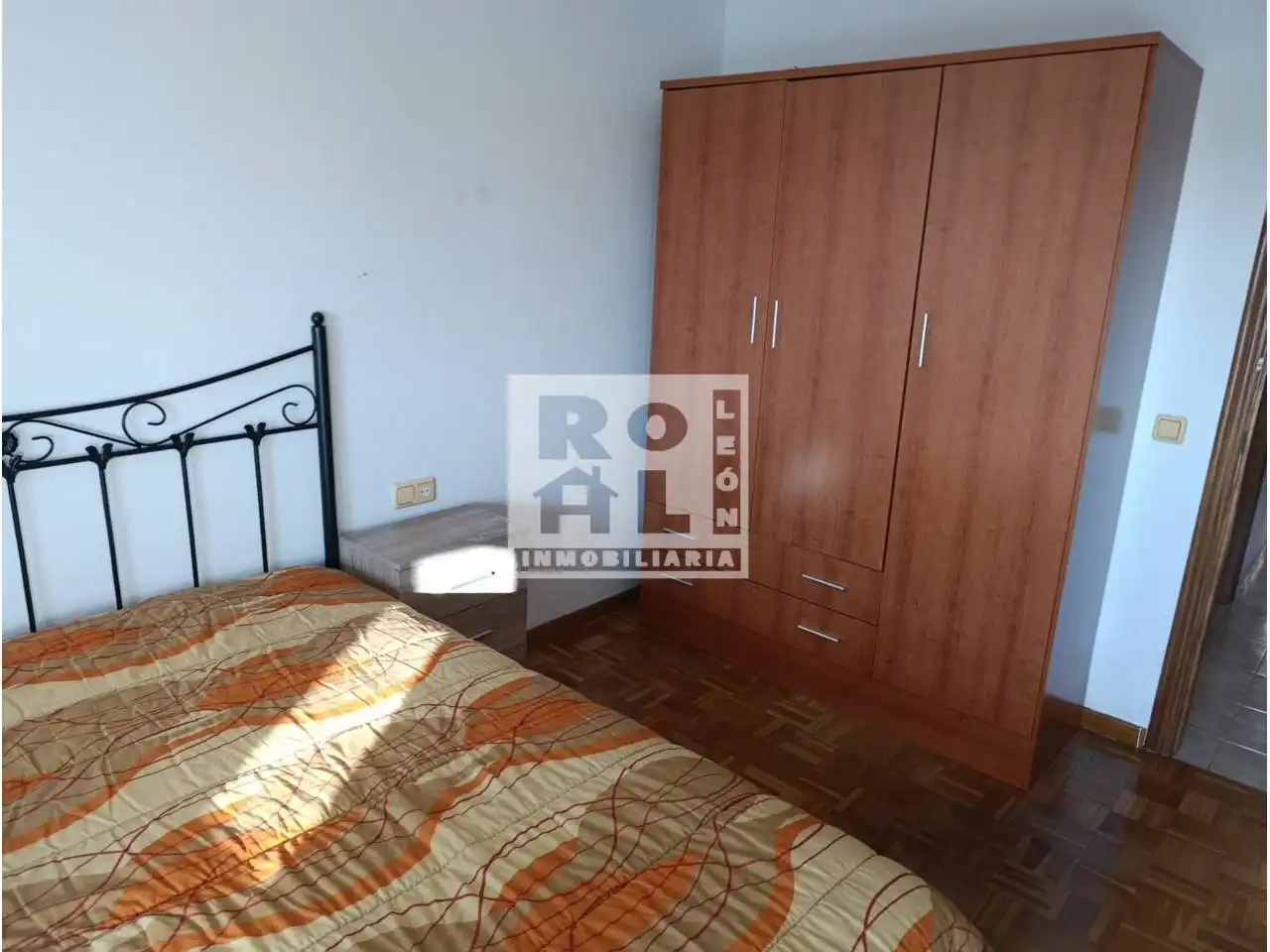 Habitación de Piso en venta en León Capital  con Calefacción, Terraza y Trastero