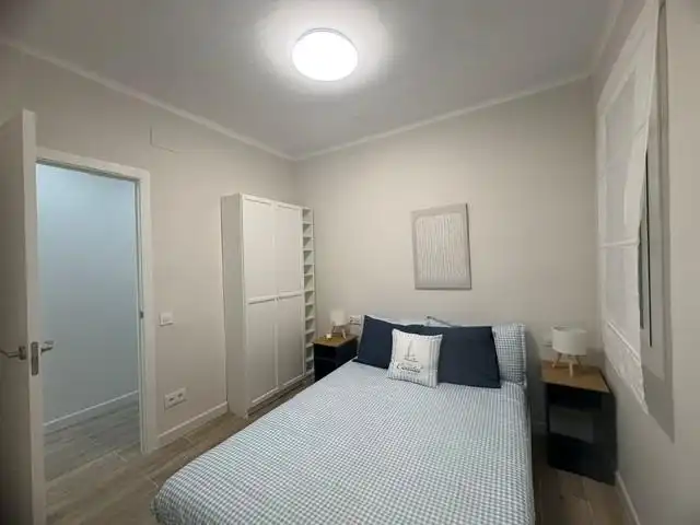 Bedroom of Flat for sale in Barcelona