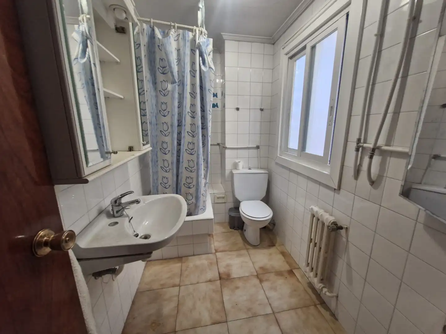 Bathroom of Flat for sale in Ourense Capital   with Heating, Parquet flooring and Terrace