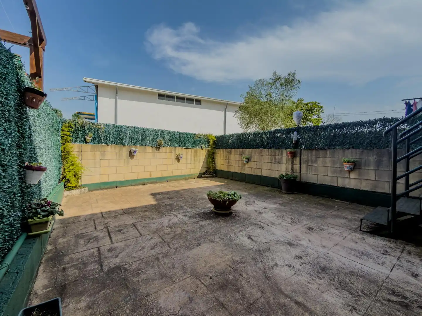 Terrassa de Casa adosada en venda en Villafufre amb Calefacció i Jardí privat