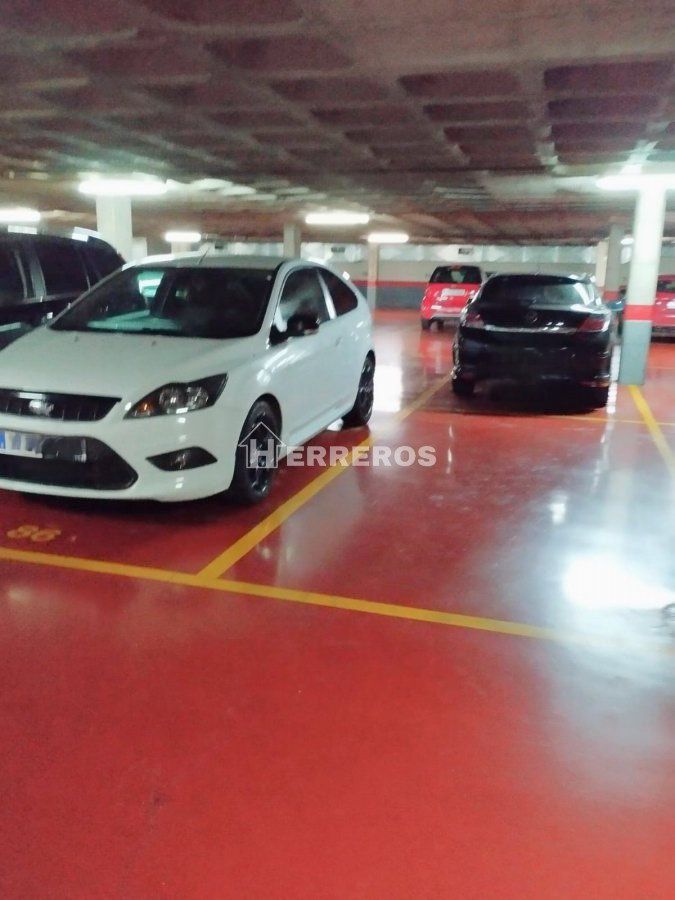 Aparcament de Garatge en venda en  Logroño